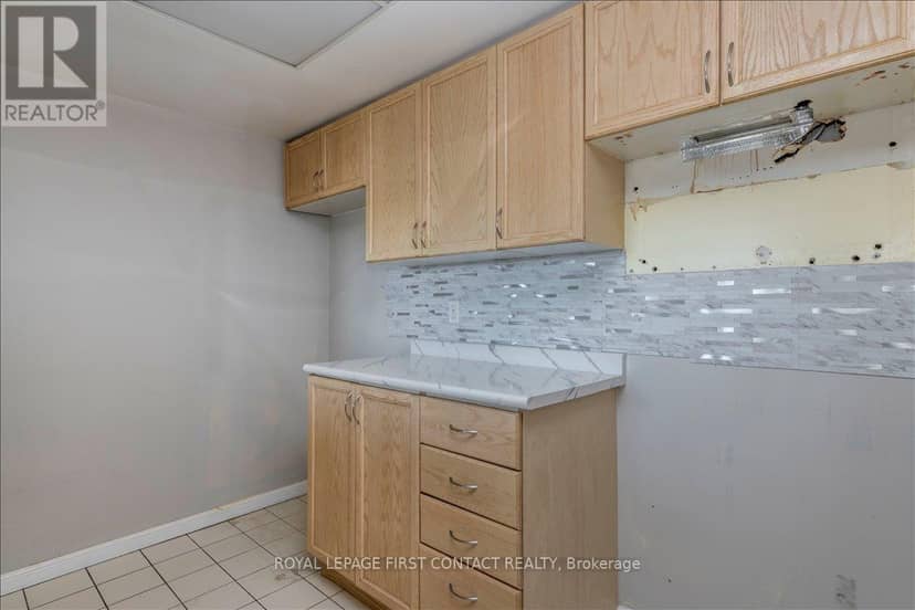 709 - 65 Ellen Street — photo 7 of 17