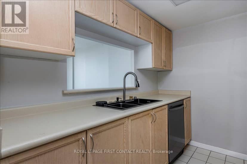 709 - 65 Ellen Street — photo 9 of 17