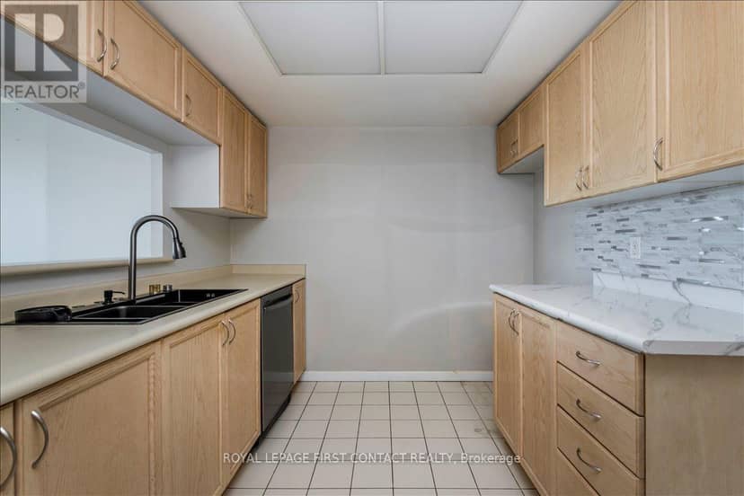 709 - 65 Ellen Street — photo 8 of 17