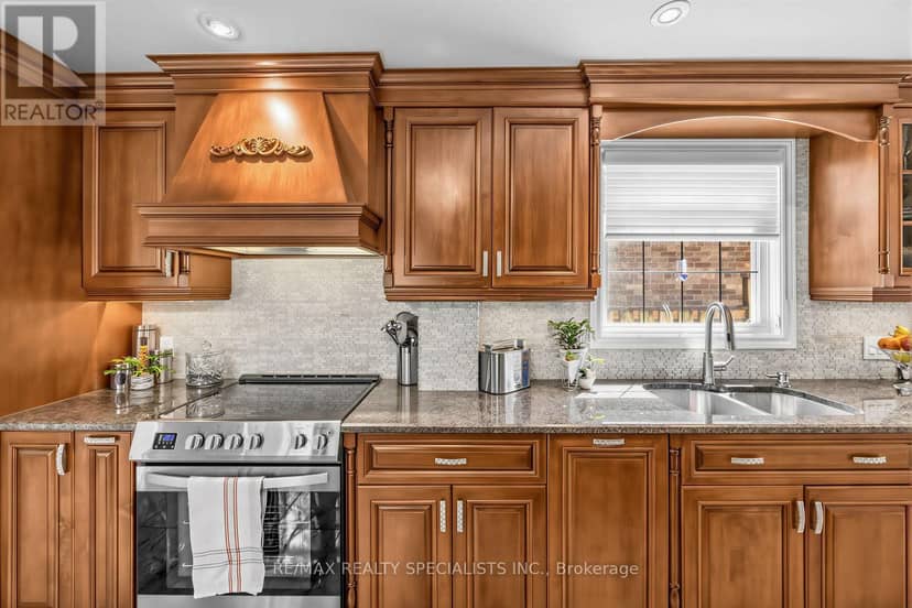 1211 Royal York Road — photo 14 of 38