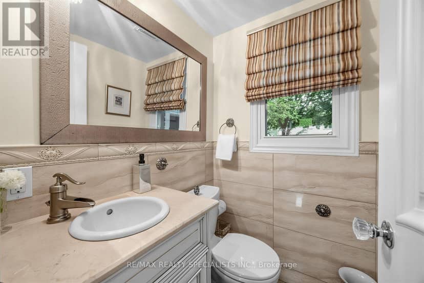 1211 Royal York Road — photo 16 of 38
