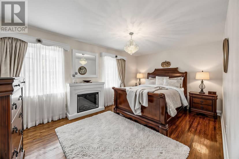 1211 Royal York Road — photo 18 of 38