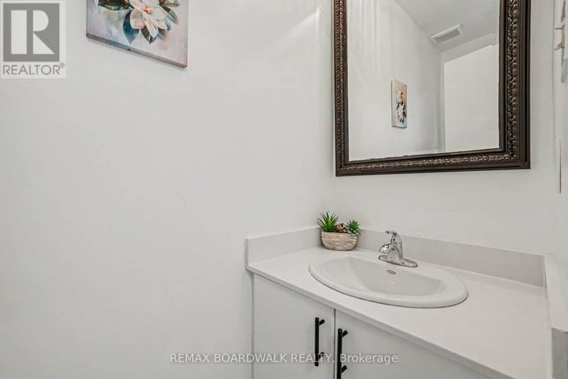 314 Valade Crescent — photo 4 of 22