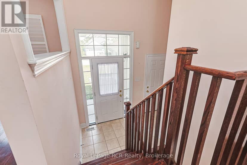 252 Spruce Street — photo 7 of 40