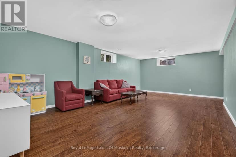140 Simpson Street — photo 19 of 35