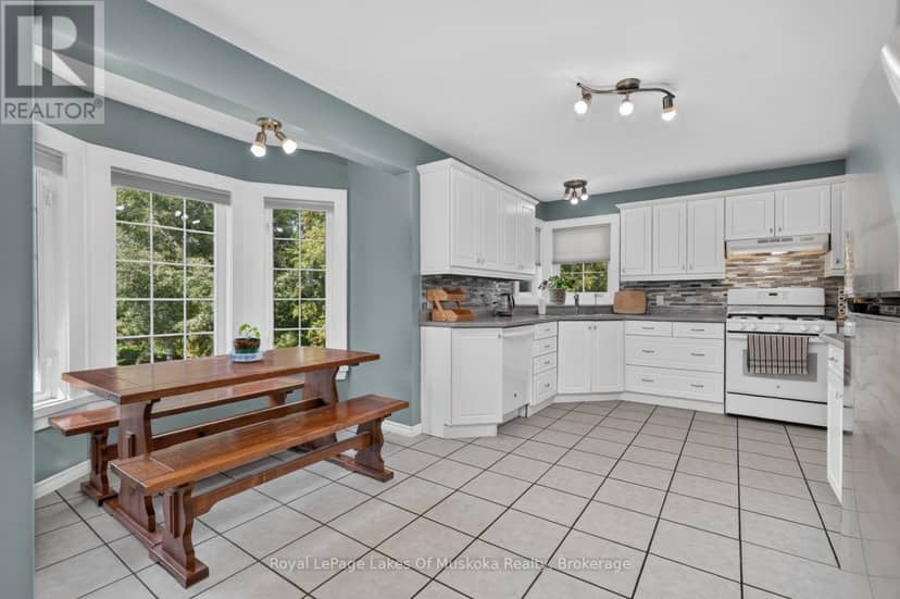140 Simpson Street — photo 9 of 35