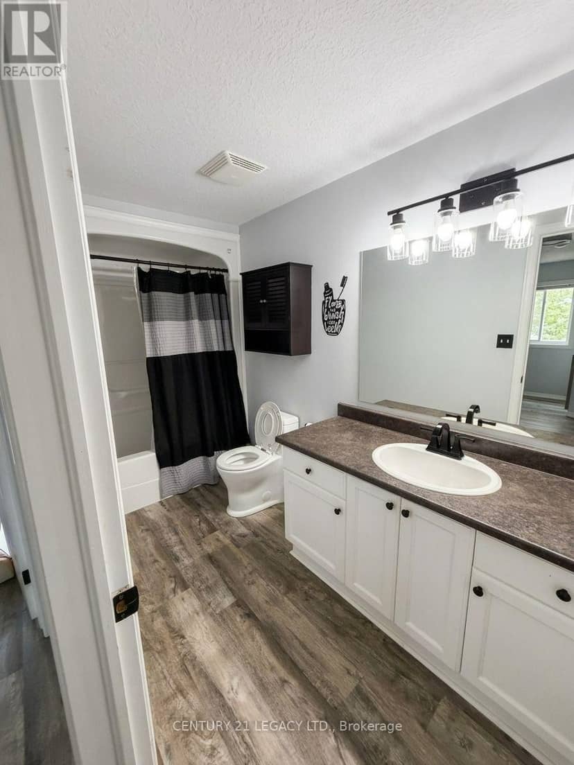 34 Mountain Laurel Crescent — photo 14 of 18