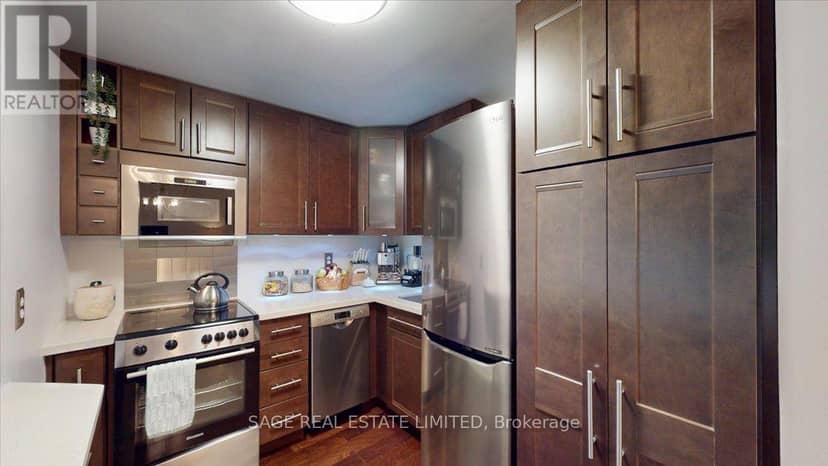 208 - 88 Charles Street E — photo 4 of 29