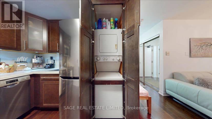 208 - 88 Charles Street E — photo 8 of 29