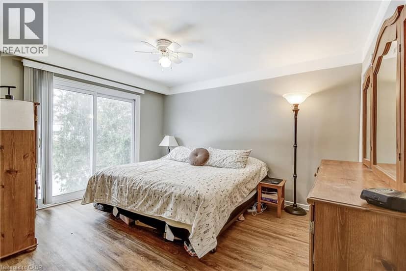 2145 SANDRINGHAM Drive — photo 15 of 24