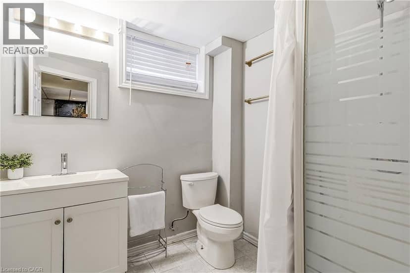 2145 SANDRINGHAM Drive — photo 21 of 24