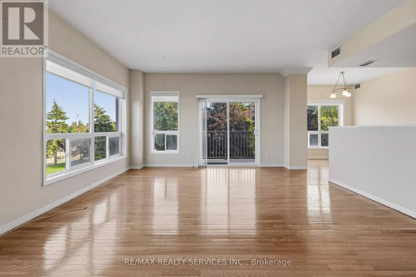 212 - 350 Wellington Street — photo 11 of 39
