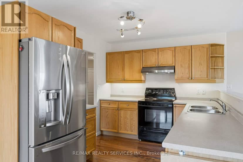 212 - 350 Wellington Street — photo 16 of 39