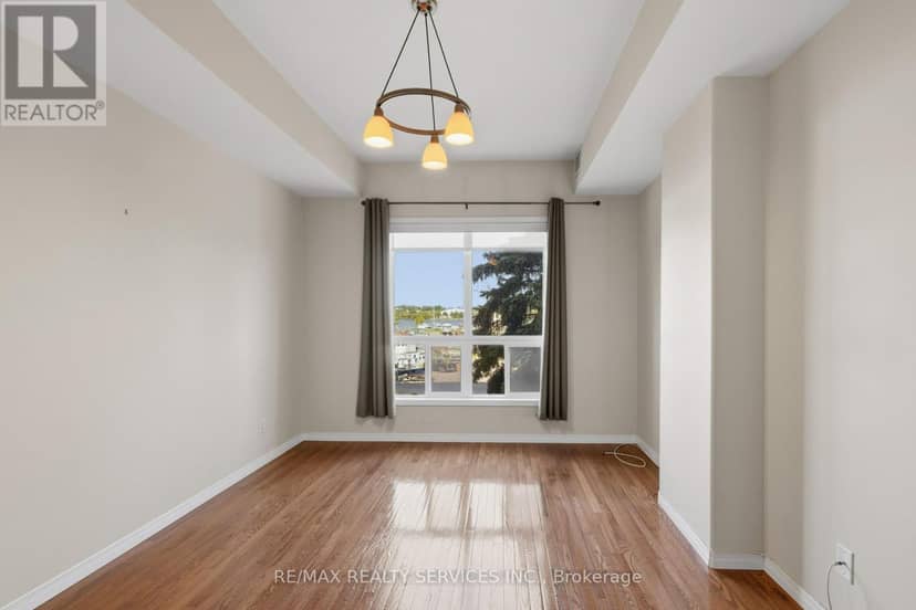 212 - 350 Wellington Street — photo 23 of 39