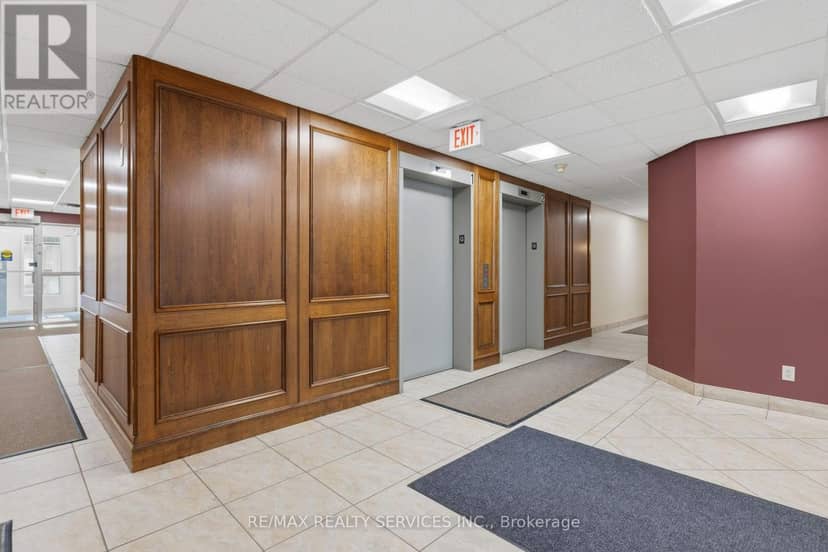 212 - 350 Wellington Street — photo 34 of 39