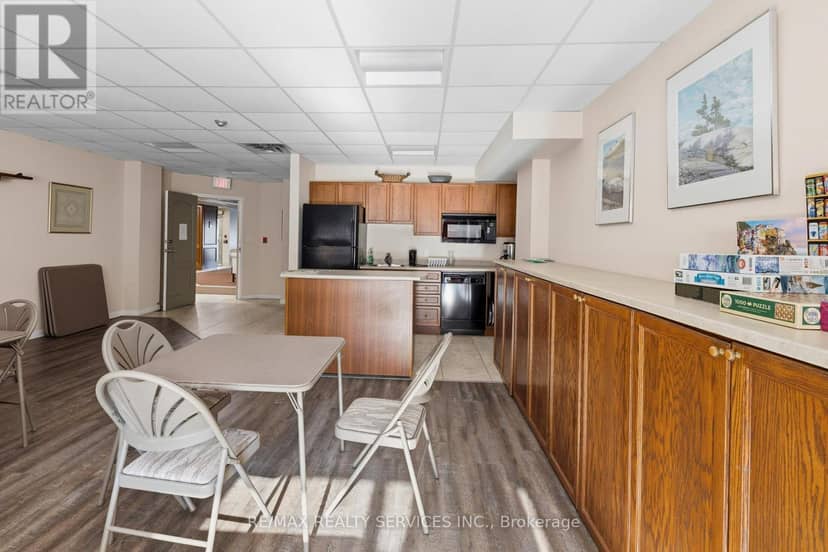 212 - 350 Wellington Street — photo 37 of 39