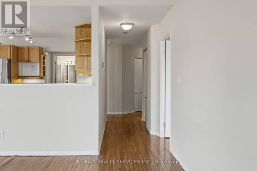 212 - 350 Wellington Street — photo 7 of 39