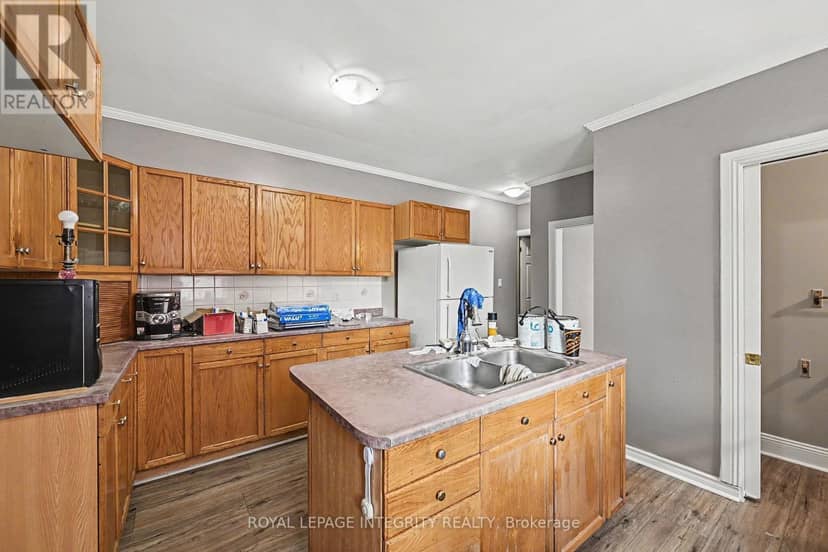 42 Elmsley Street S — photo 12 of 33