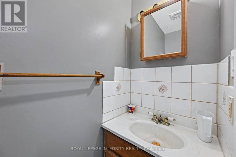 42 Elmsley Street S — photo 16 of 33