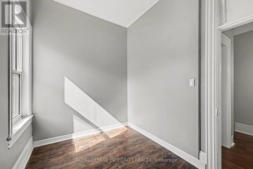42 Elmsley Street S — photo 25 of 33