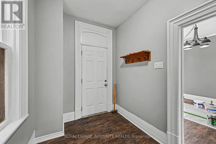 42 Elmsley Street S — photo 3 of 33