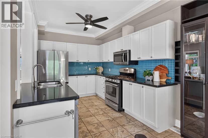 31 SUNVALE Place Unit# 8 — photo 10 of 40