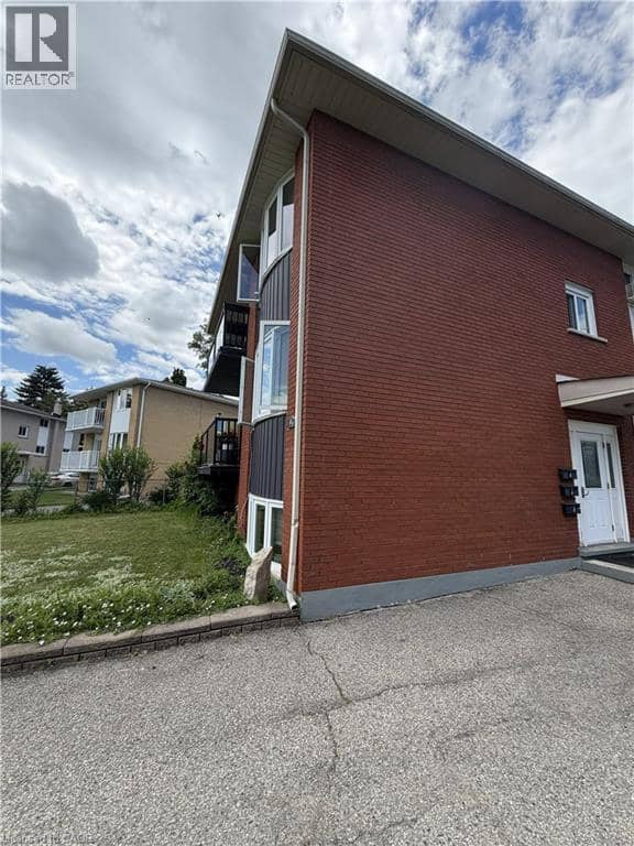 26 CARNABY Crescent — photo 18 of 23