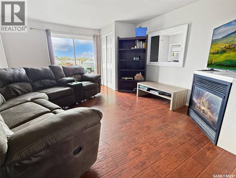 800 Railway AVENUE — photo 11 of 23
