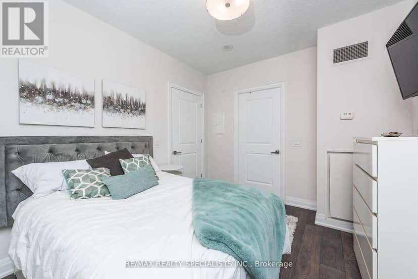 1114 - 2083 Lake Shore Boulevard W — photo 10 of 26