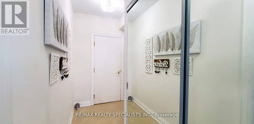 1114 - 2083 Lake Shore Boulevard W — photo 3 of 26