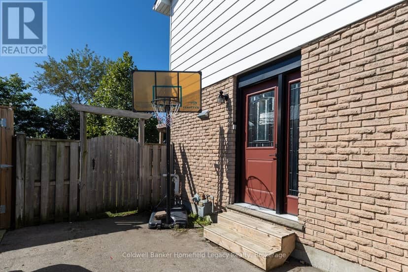 185 Maple Avenue — photo 33 of 39
