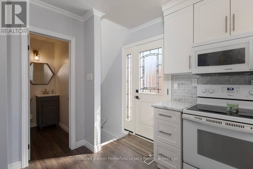 185 Maple Avenue — photo 9 of 39