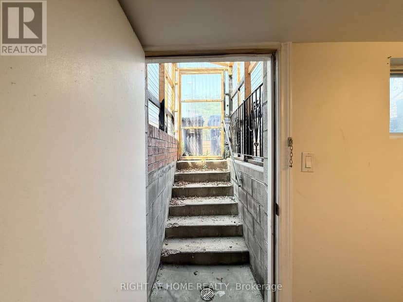 665 Ossington Avenue — photo 27 of 30