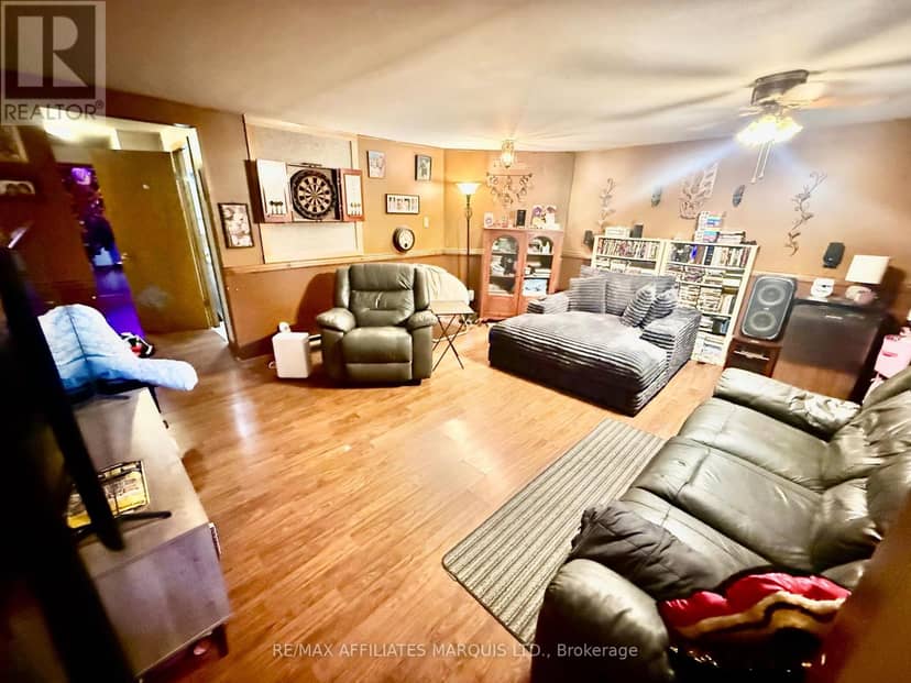 574 Lynwood Drive — photo 15 of 21