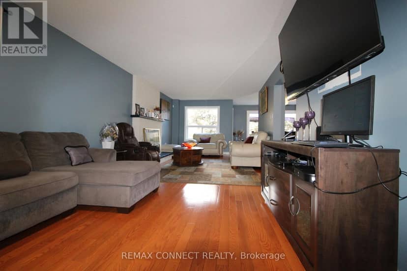 80 Kennett Drive, Whitby, photo 2