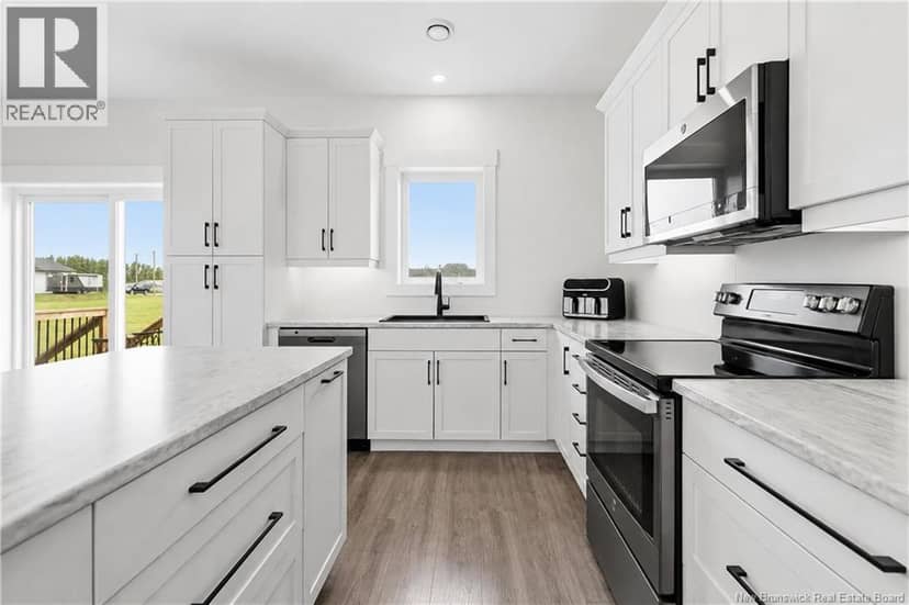 11 Riverside Drive — photo 19 of 40