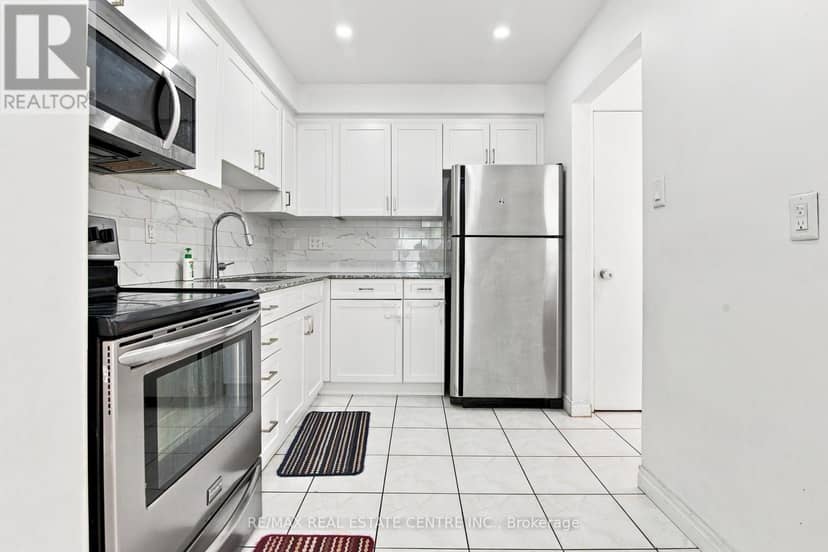 49 - 44 Franklin Court — photo 10 of 25
