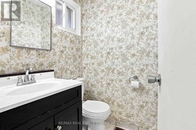 49 - 44 Franklin Court — photo 4 of 25