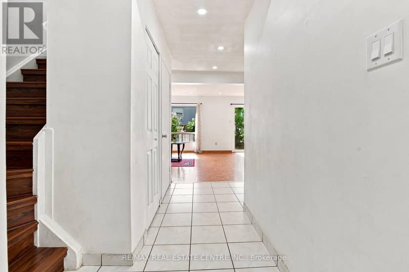 49 - 44 Franklin Court — photo 5 of 25