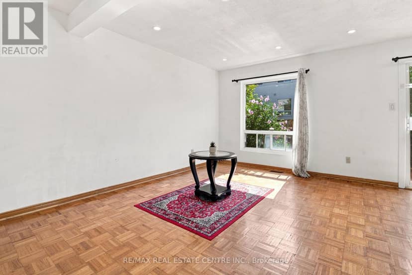 49 - 44 Franklin Court — photo 6 of 25