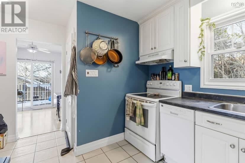 12/14 Laurie Street — photo 11 of 32