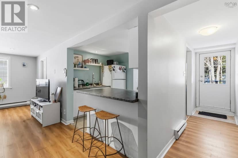 12/14 Laurie Street — photo 17 of 32