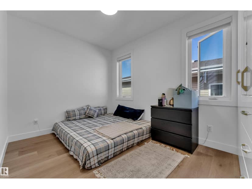 2733 62 AV — photo 27 of 40