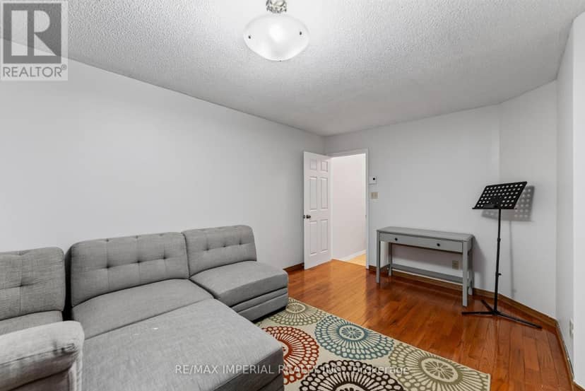 60 Radcliff Parkway — photo 29 of 40