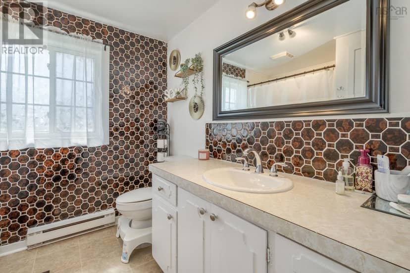 34 Emmanuel Street — photo 17 of 31
