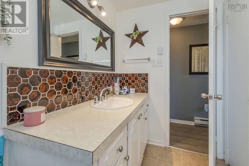 34 Emmanuel Street — photo 18 of 31