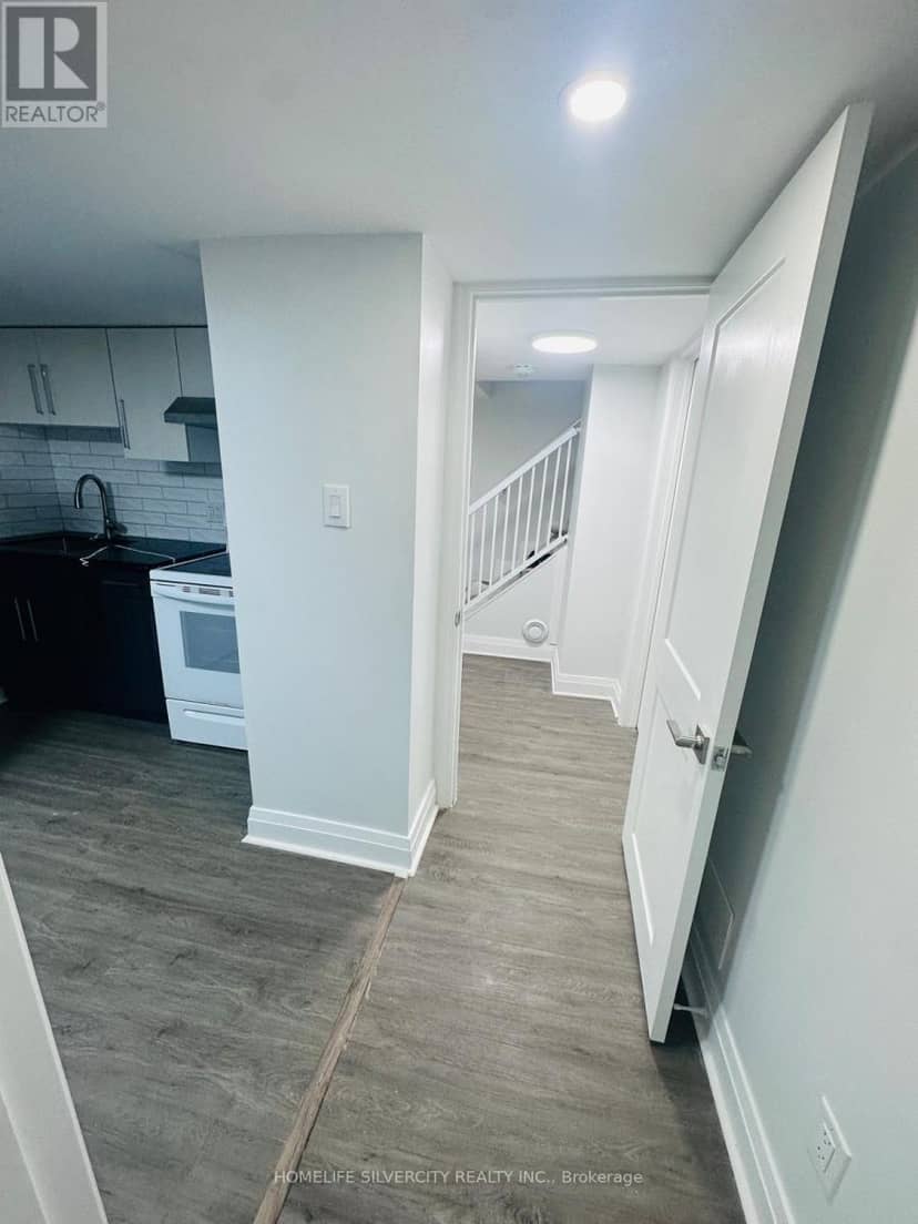 221 Emerson Avenue S — photo 35 of 40