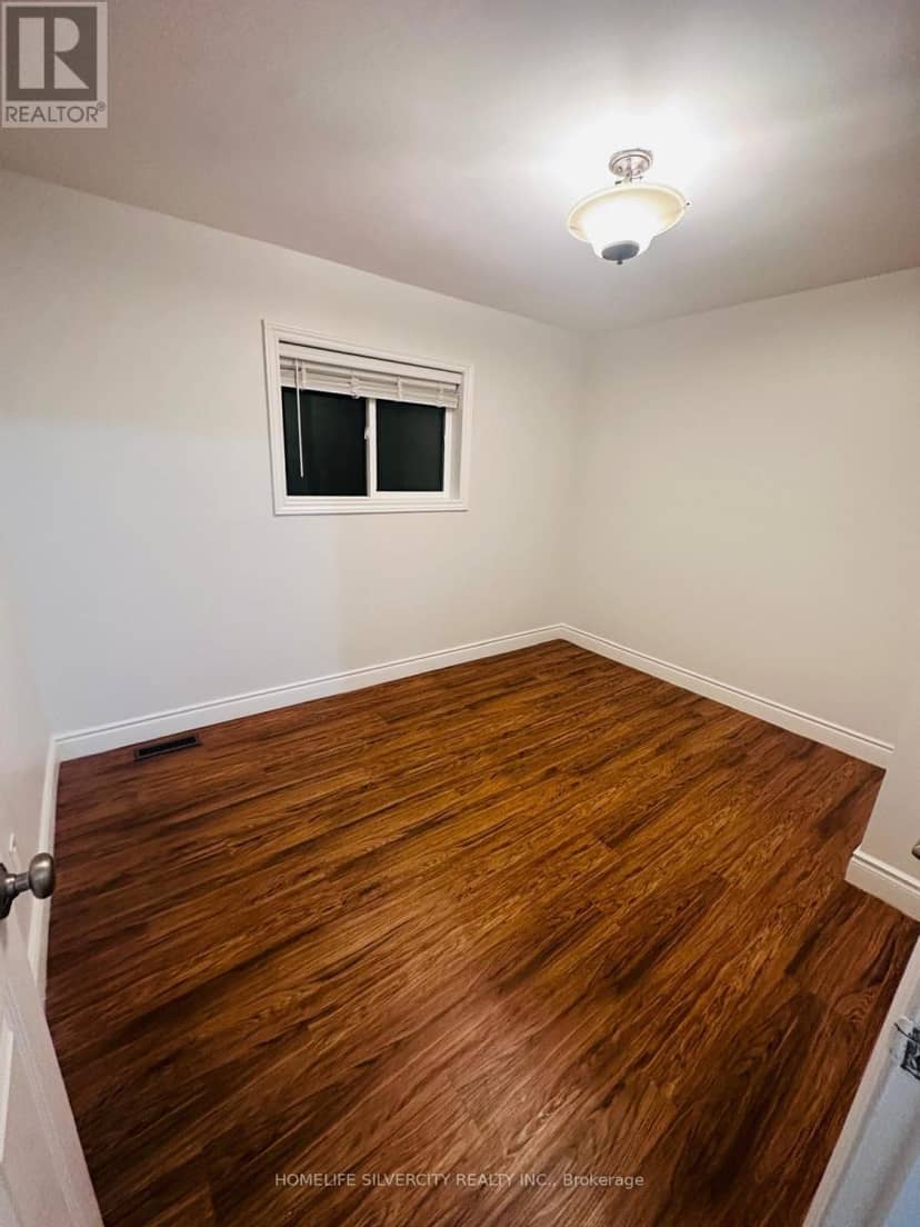 221 Emerson Avenue S — photo 36 of 40