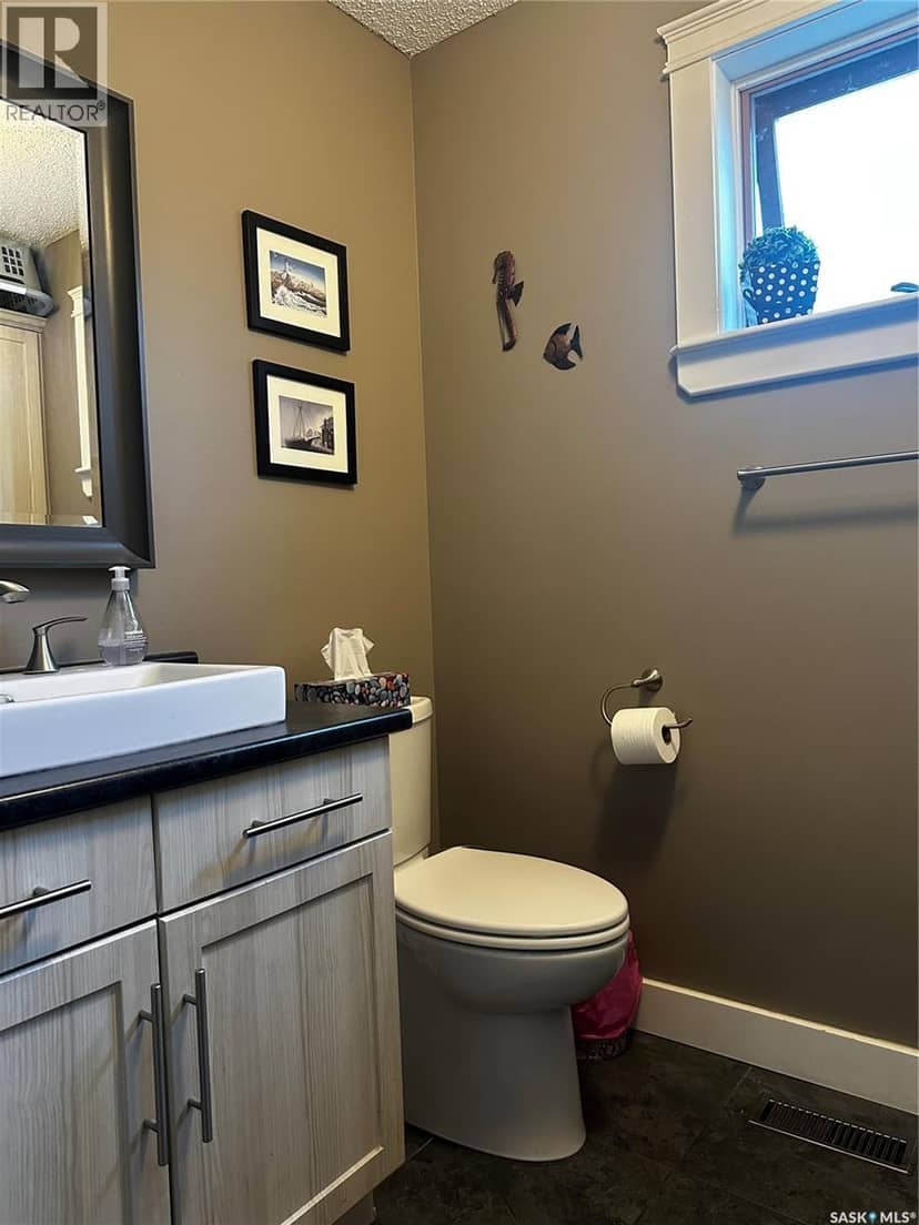 895 Brimacombe DRIVE — photo 17 of 36
