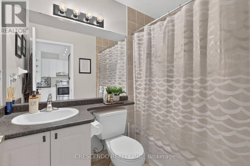 306 - 11121 Yonge Street — photo 22 of 39